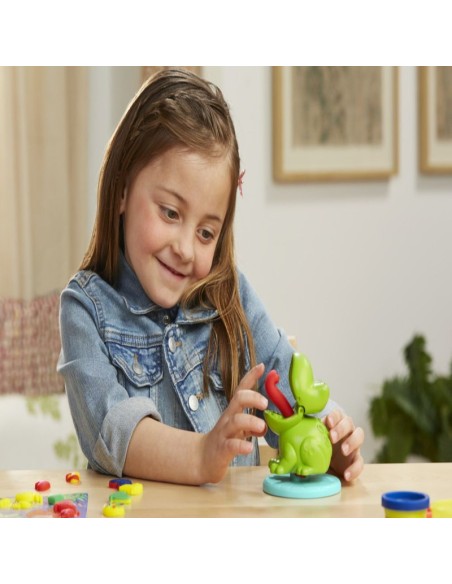 MASAS Y PLASTILINAS PLAY DOH PRIMERAS CREACIONES CON LA RANA Y LOS COLORES