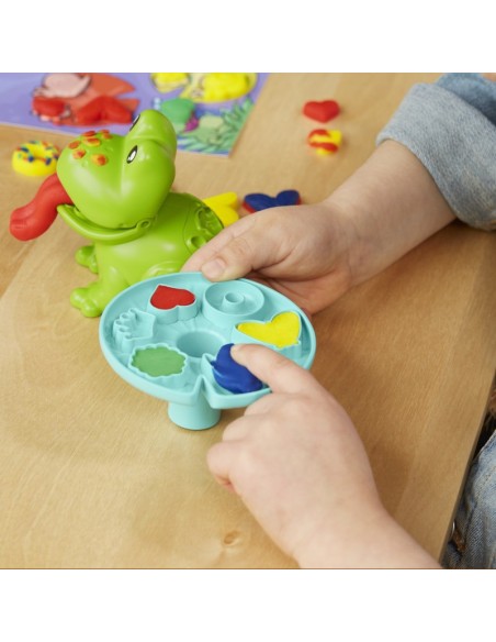 MASAS Y PLASTILINAS PLAY DOH PRIMERAS CREACIONES CON LA RANA Y LOS COLORES
