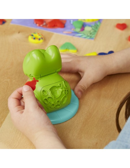 MASAS Y PLASTILINAS PLAY DOH PRIMERAS CREACIONES CON LA RANA Y LOS COLORES