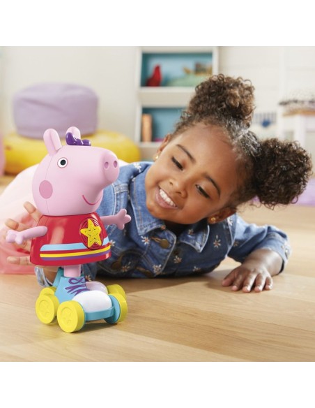 MUÑECA PEPPA PIG PEPPA CLUB PEPPA CANTA Y PATINA