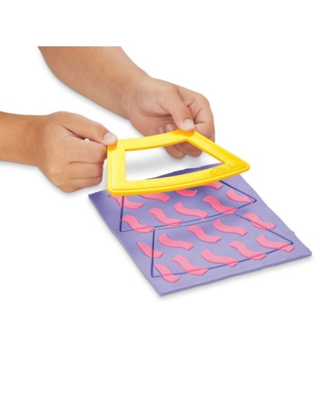 Play-Doh Barbie, Set de muñeca Volantes de modista